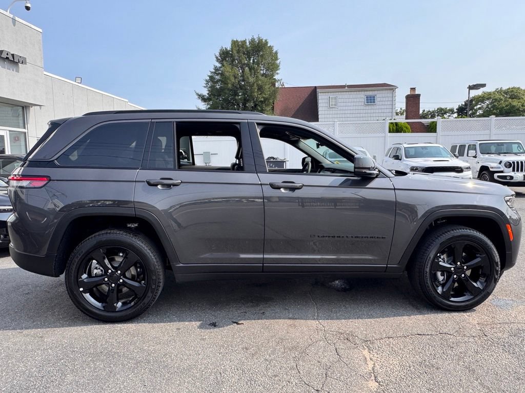 New 2026 Jeep Grand Cherokee Limited w/ Limited Altitude Package AWD/4WD image 8