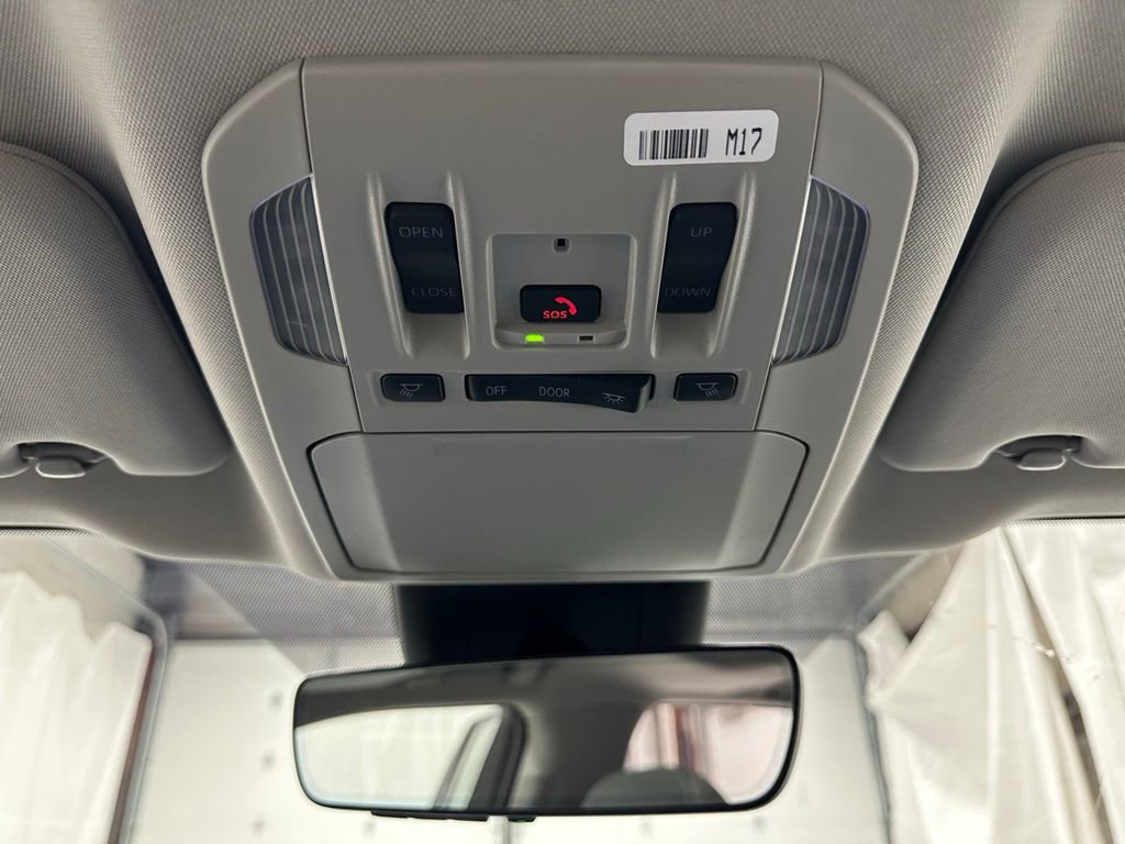 Used 2025 Toyota Highlander XLE image 41