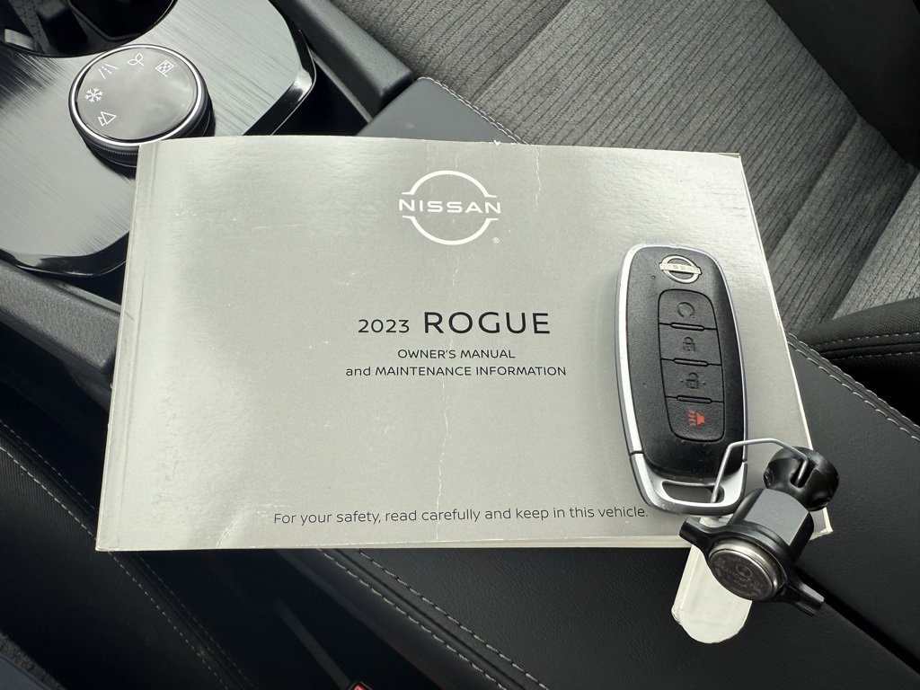 Used 2023 Nissan Rogue SV image 41
