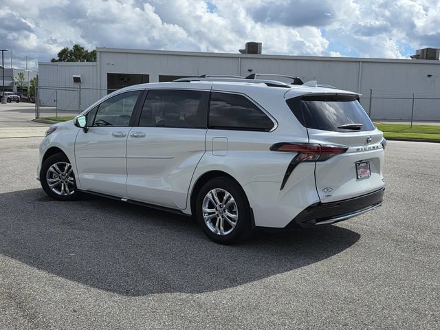 Used 2024 Toyota Sienna Platinum AWD/4WD image 4