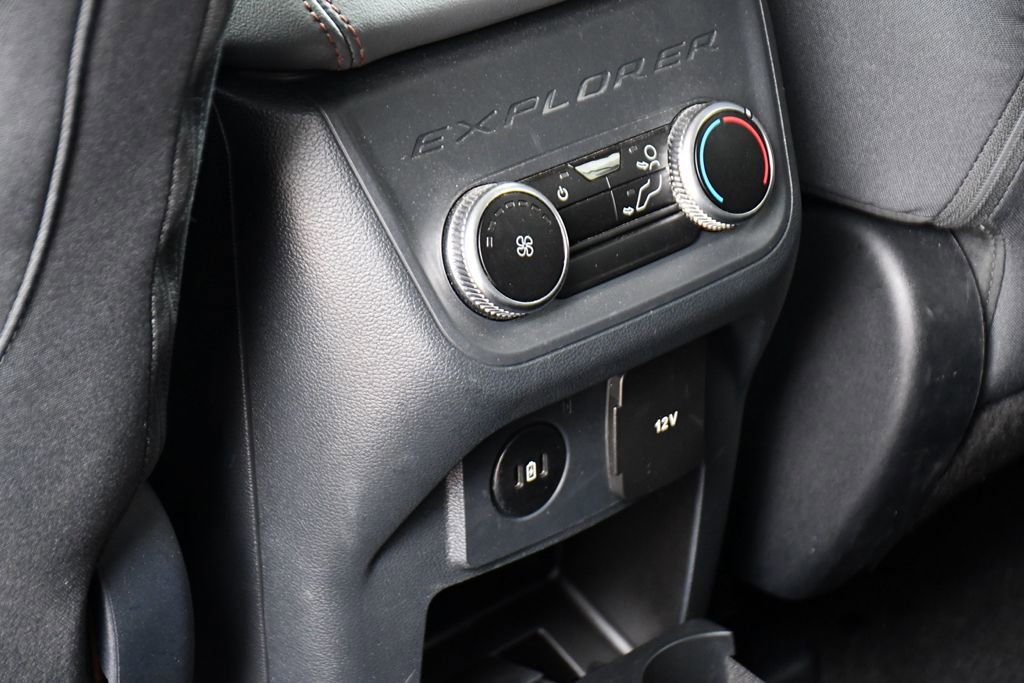 Used 2025 Ford Explorer Active AWD/4WD image 22
