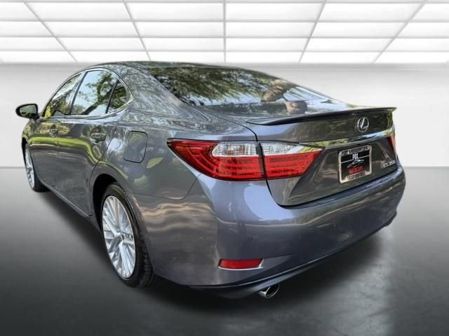 Used 2014 Lexus ES 350 w/ Luxury Package FWD image 3