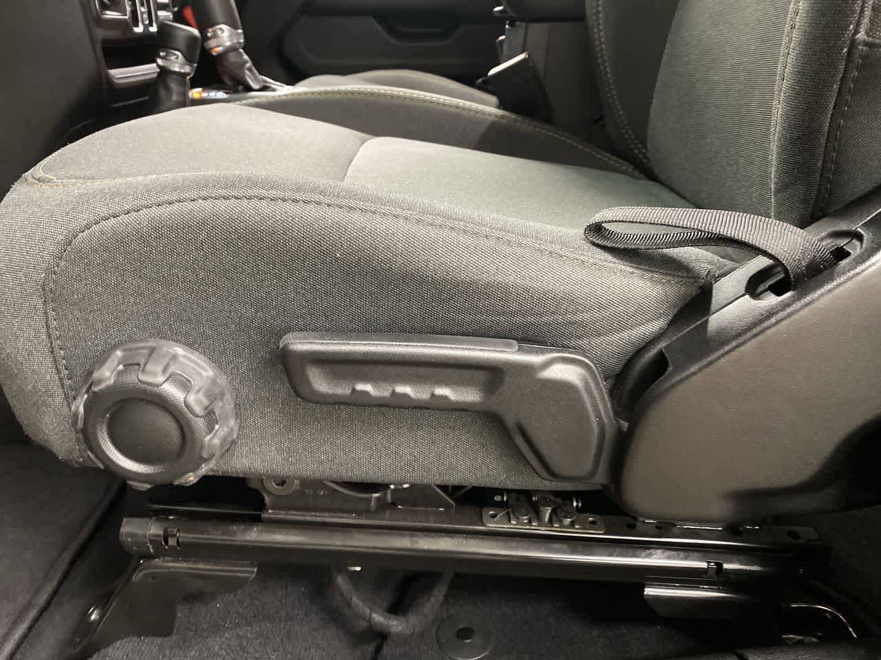 Used 2025 Jeep Wrangler Sahara image 14