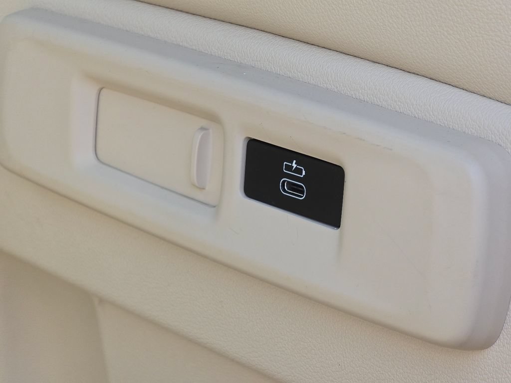 Used 2022 BMW X5 xDrive40i AWD/4WD image 16