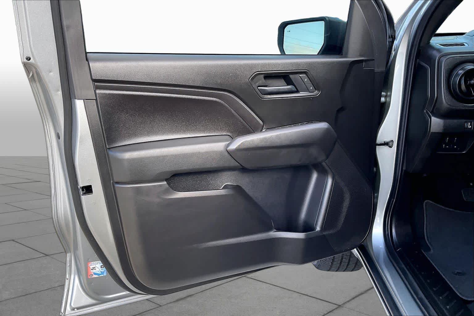Used 2025 Chevrolet Colorado W/T w/ WT Custom Package RWD image 20