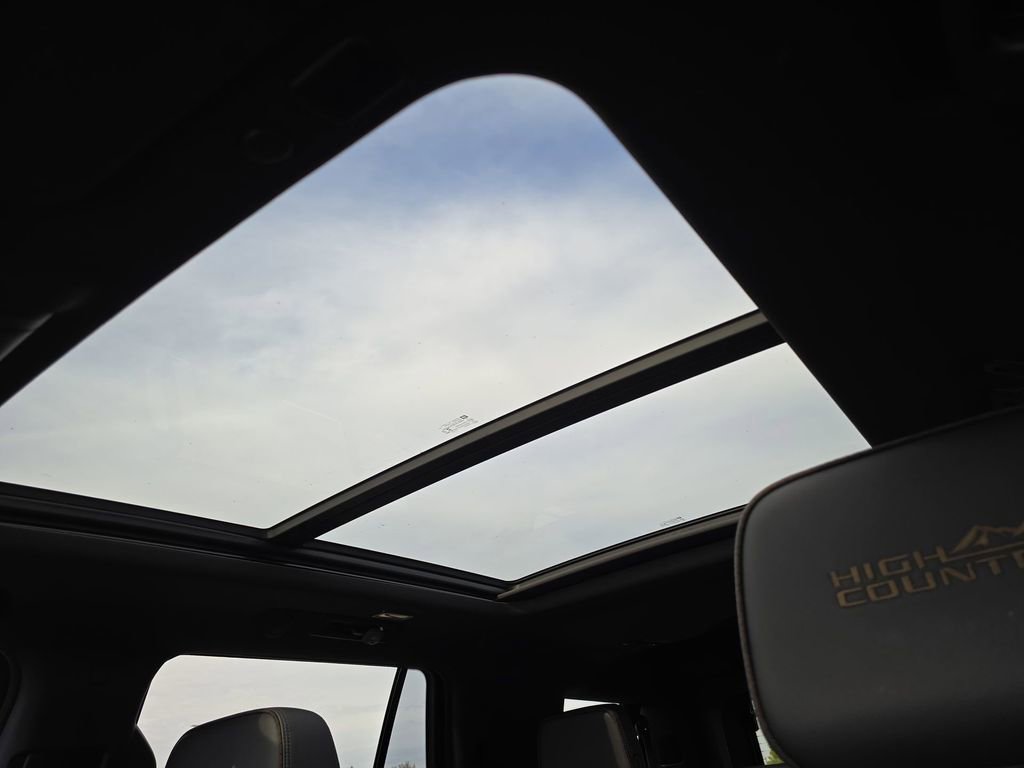 Used 2022 Chevrolet Tahoe High Country image 31