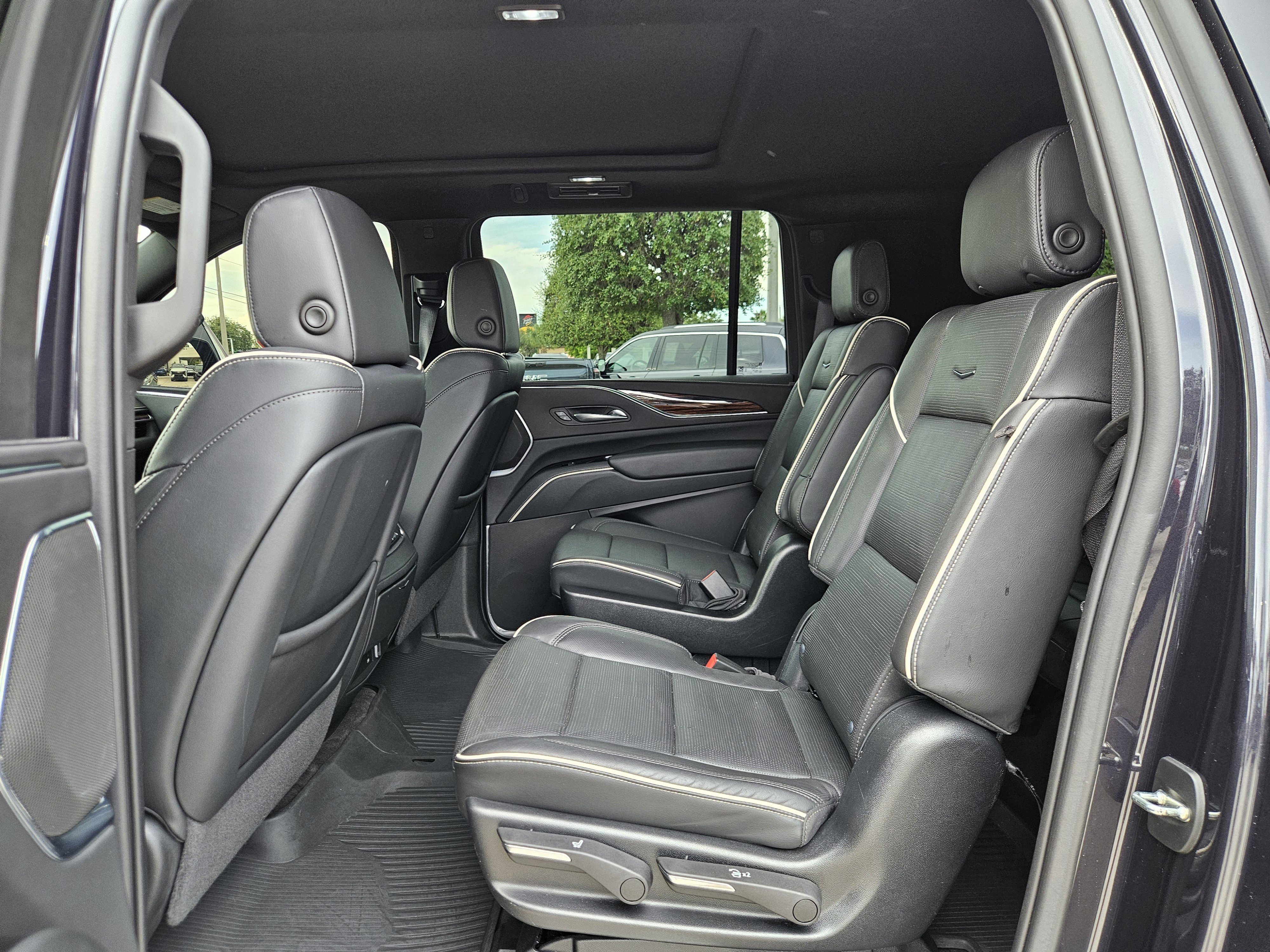 Certified 2023 Cadillac Escalade ESV Premium Luxury image 18