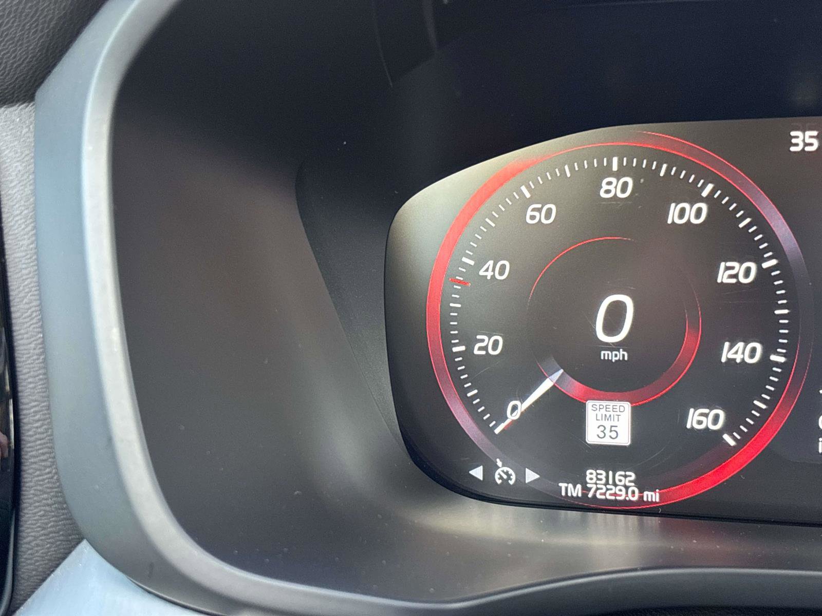 Used 2018 Volvo XC60 T6 Momentum w/ Advanced Package image 16