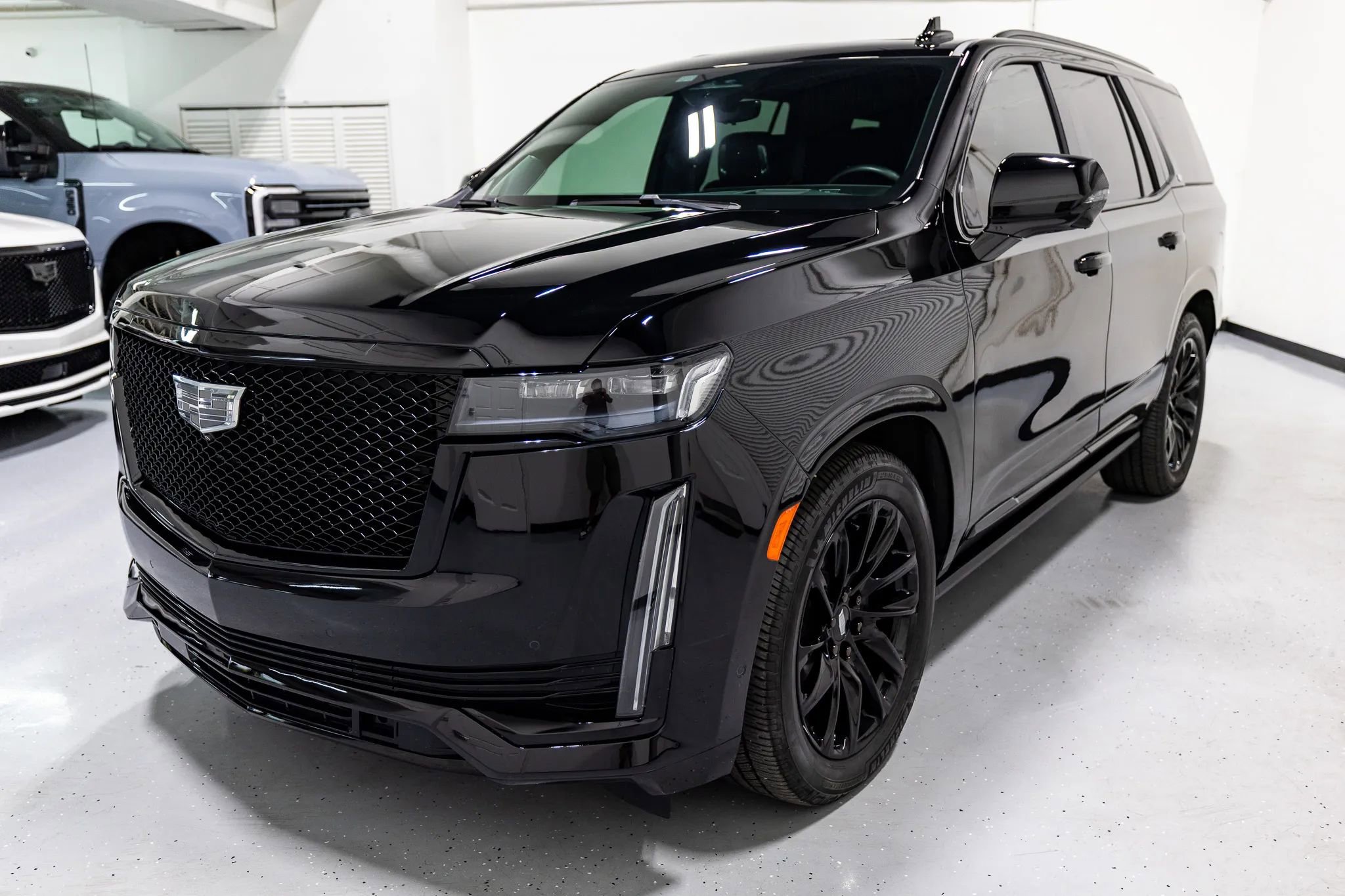 Used 2023 Cadillac Escalade Sport Platinum w/ LPO, ONYX Package AWD/4WD image 3