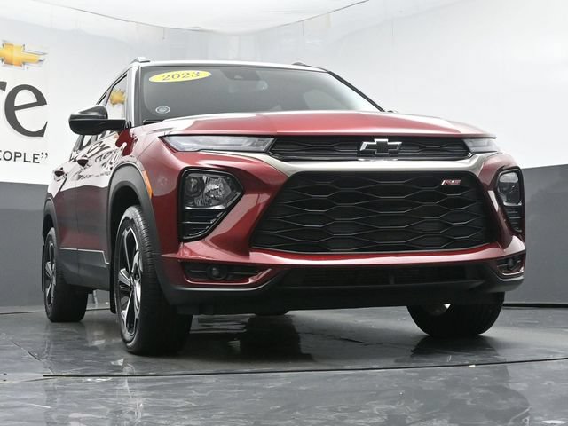 Used 2023 Chevrolet TrailBlazer RS w/ Convenience Package AWD/4WD image 3
