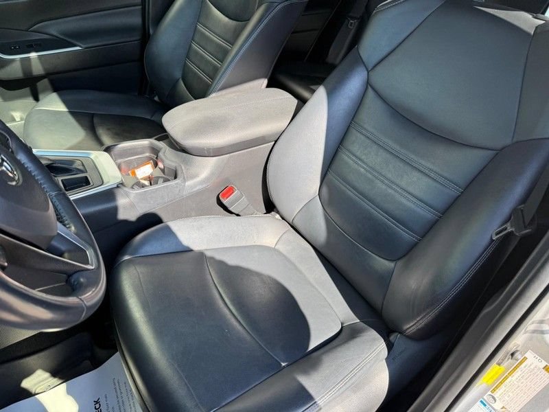 Used 2020 Toyota RAV4 XLE Premium AWD/4WD image 16