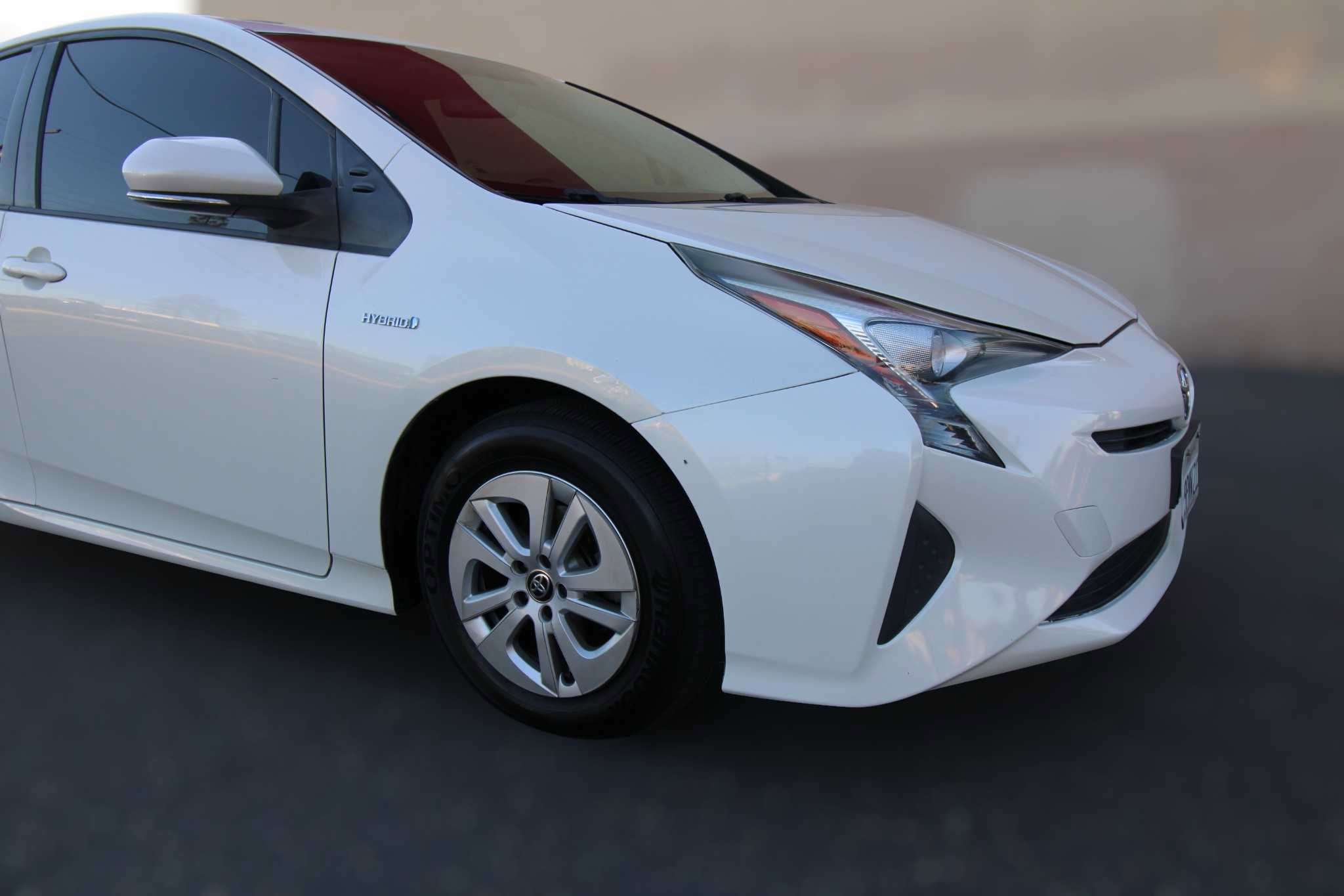 Used 2016 Toyota Prius Two image 6