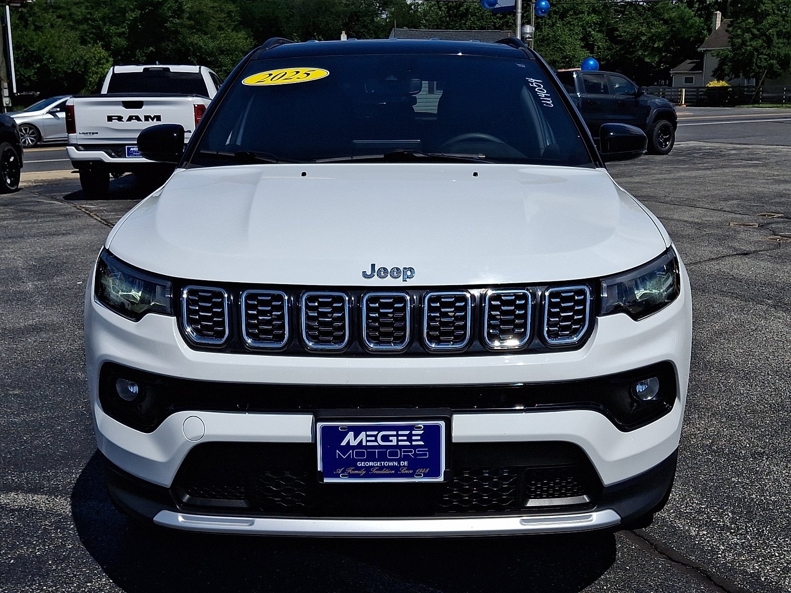 Used 2025 Jeep Compass Limited AWD/4WD image 2