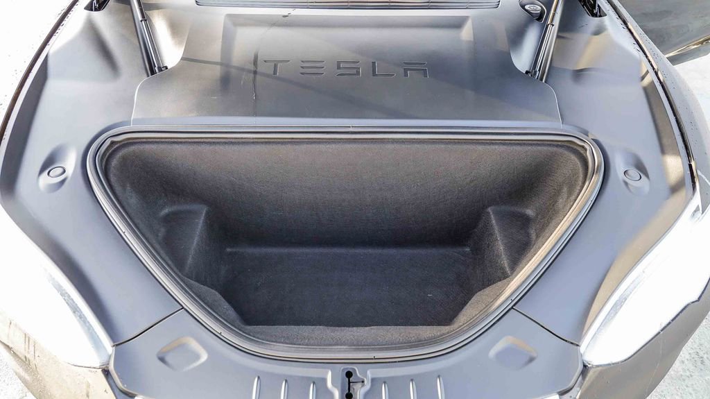 Used 2021 Tesla Model S Performance image 32