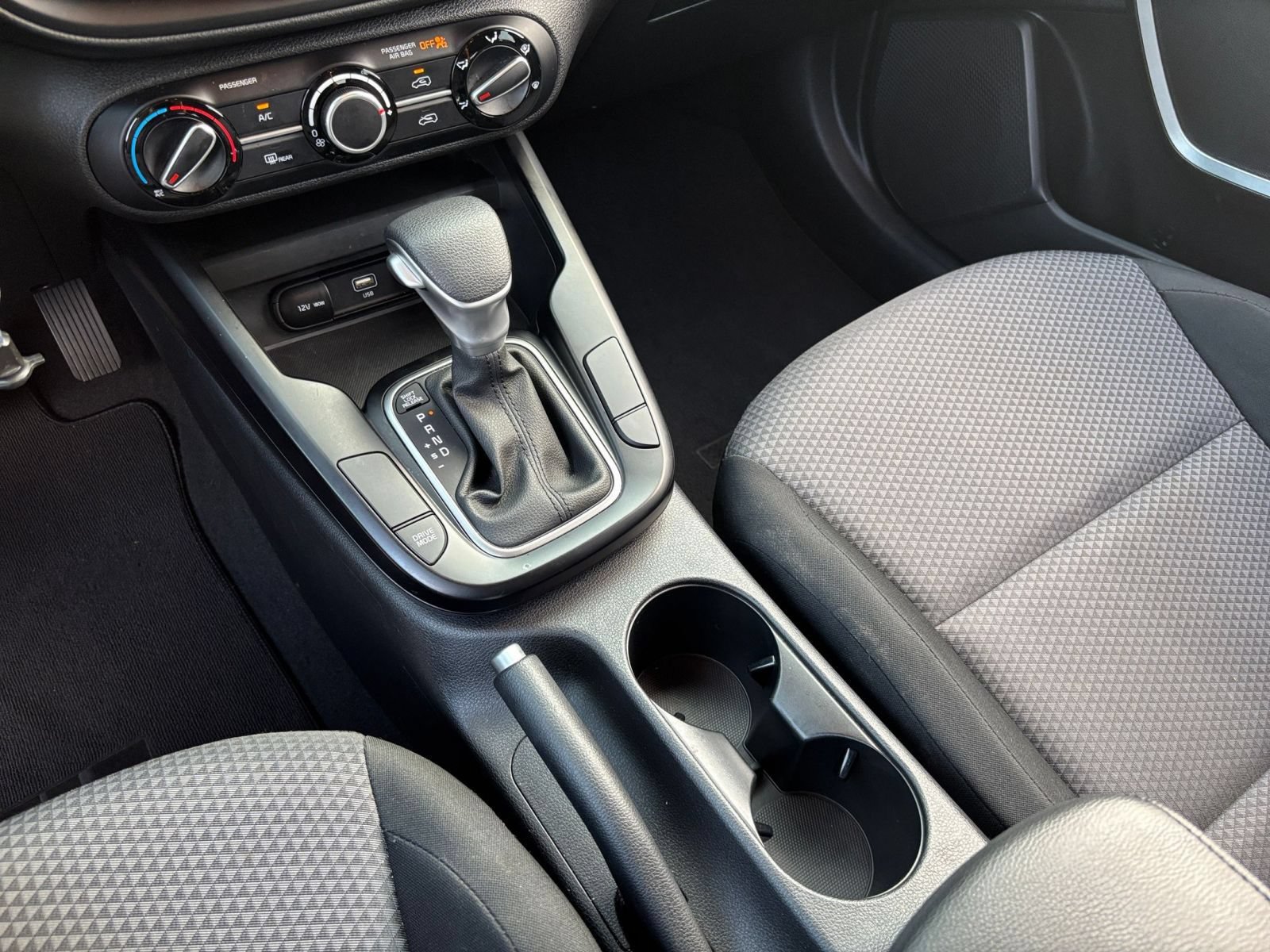 Used 2025 Kia Soul LX w/ LX Technology Package FWD image 38