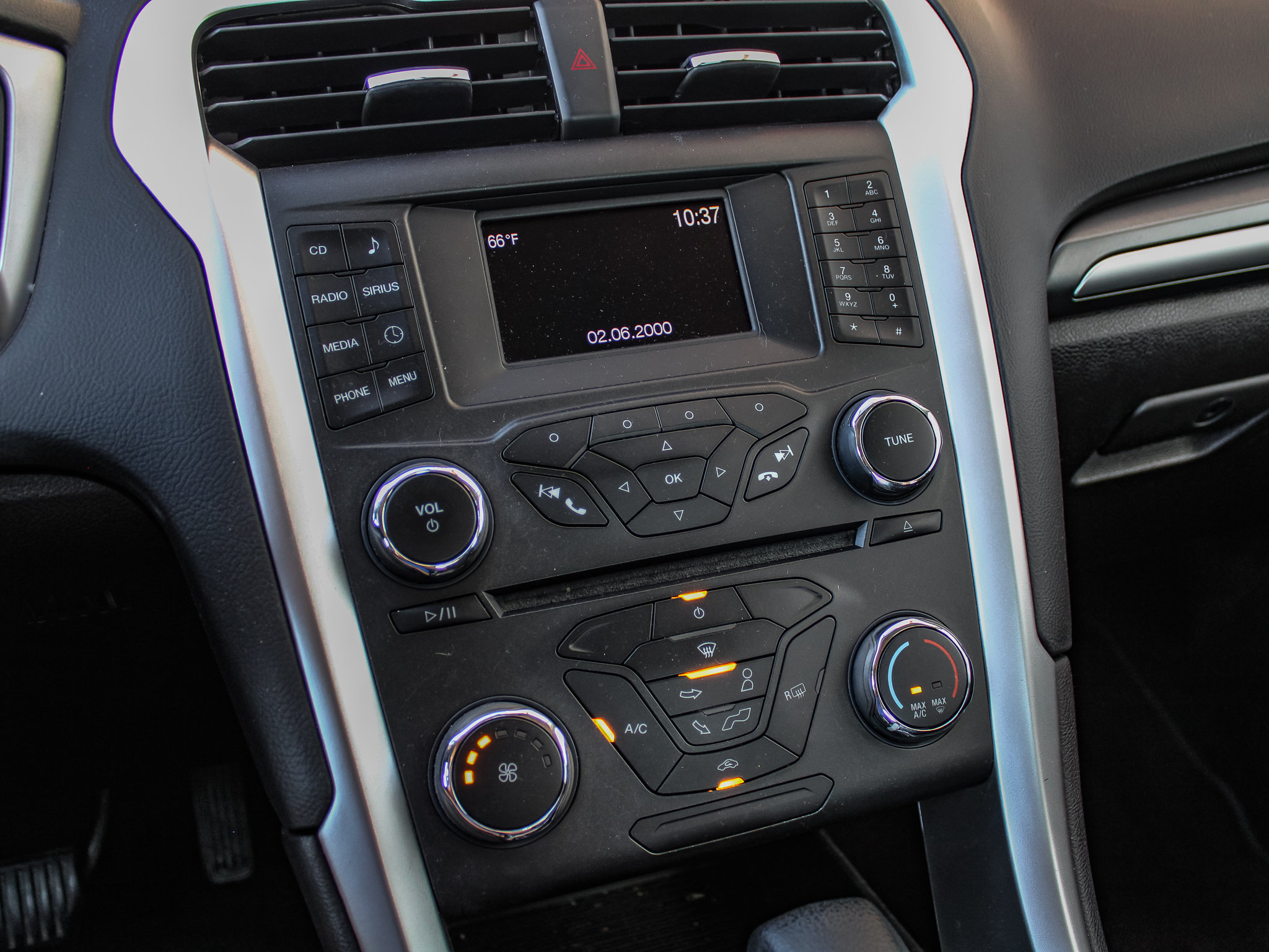 Used 2016 Ford Fusion SE FWD image 25
