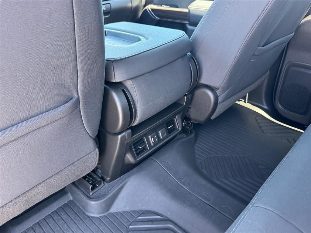 Used 2020 Chevrolet Silverado 1500 LT Trail Boss w/ Convenience Package AWD/4WD image 16