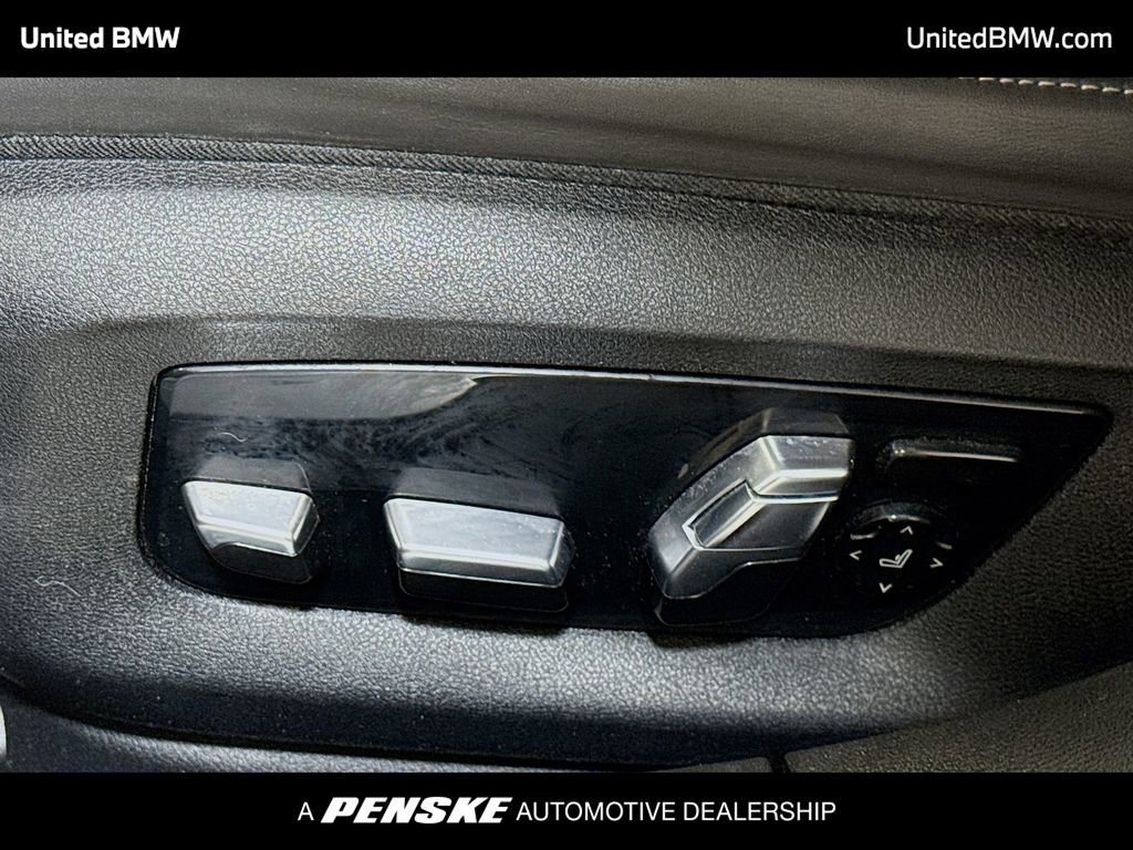 Used 2022 BMW 740i w/ M Sport Package RWD image 4