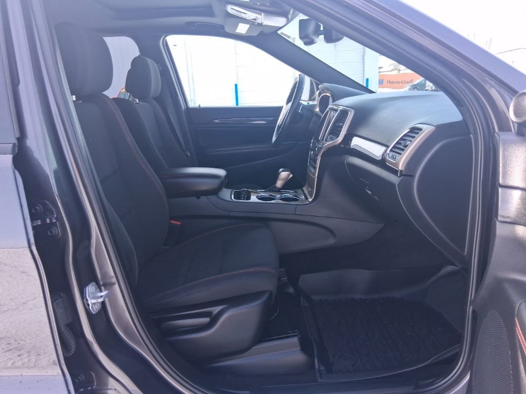 Used 2016 Jeep Grand Cherokee Laredo 75th Anniversary image 16
