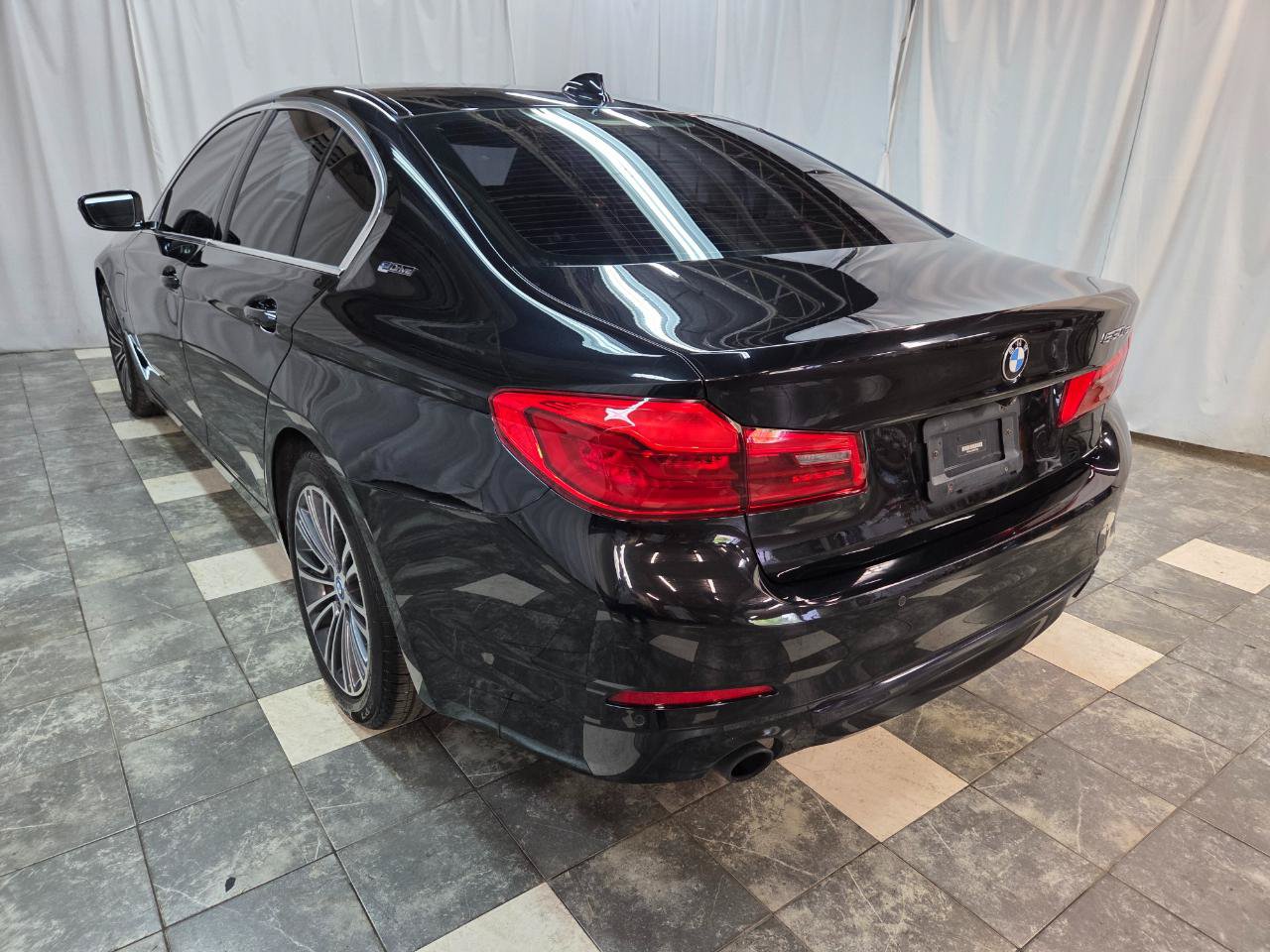 Used 2019 BMW 530e xDrive w/ Convenience Package AWD/4WD image 6