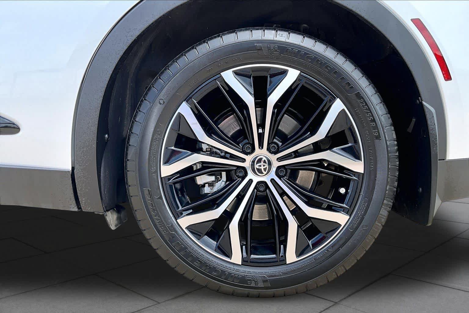 Used 2024 Toyota Crown AWD/4WD image 11