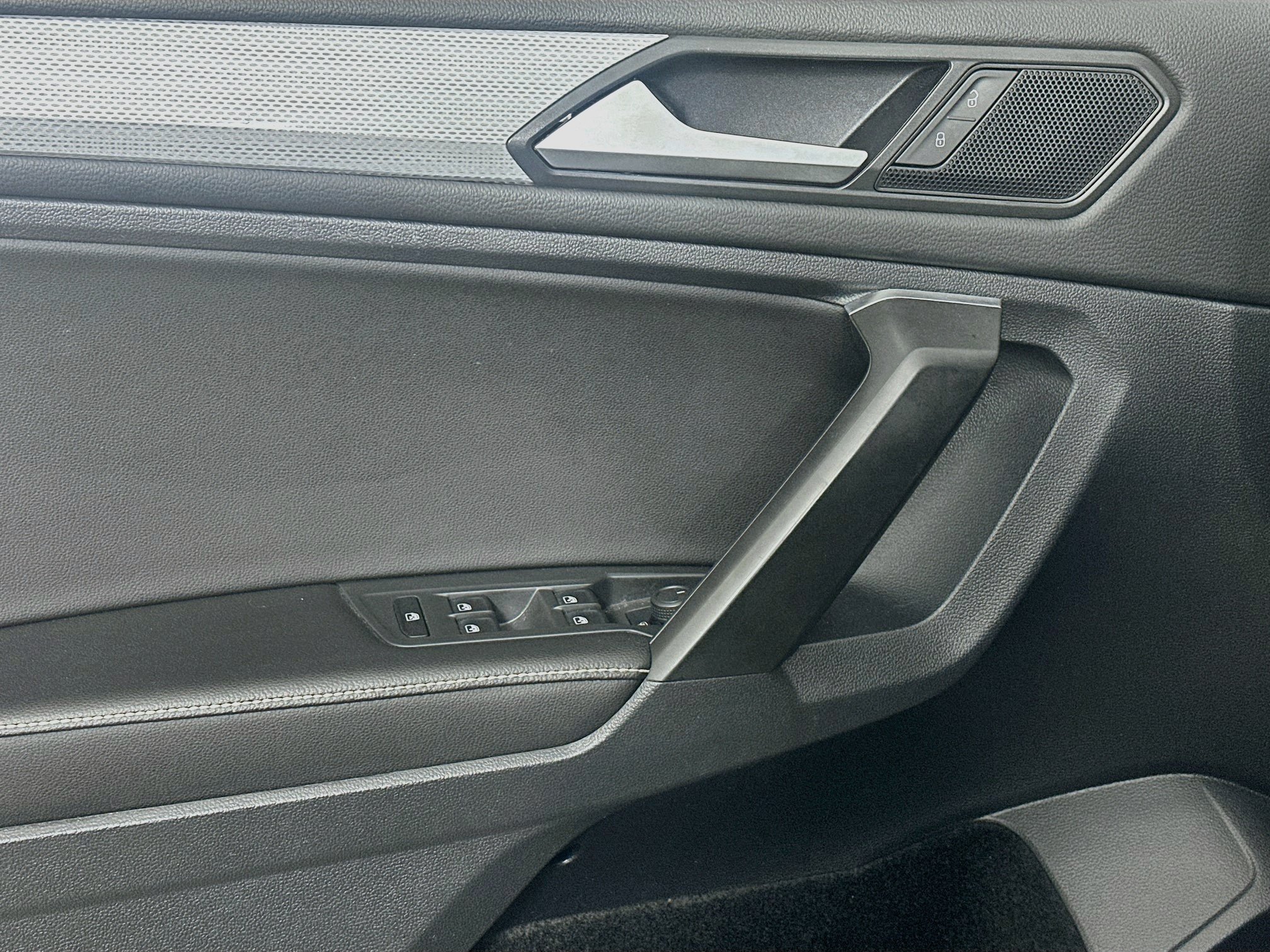 Used 2022 Volkswagen Tiguan S FWD image 15