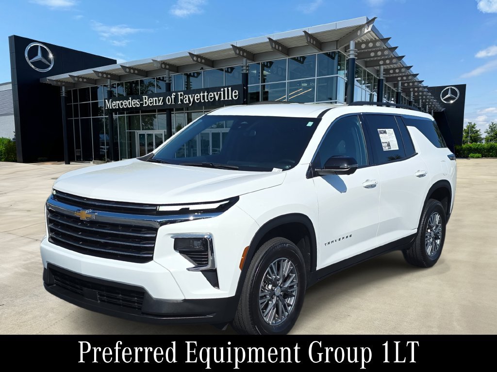Used 2024 Chevrolet Traverse LT