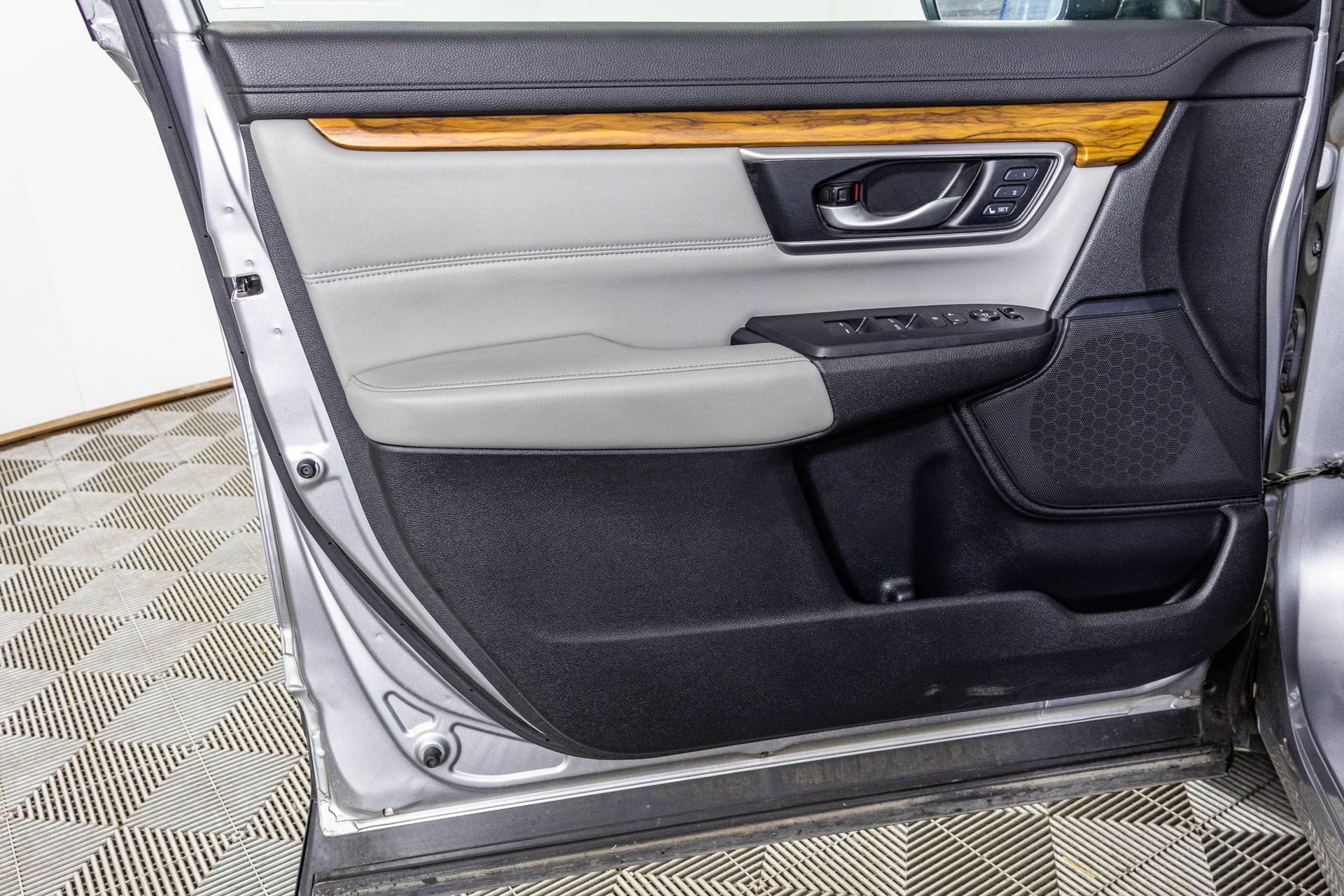 Used 2020 Honda CR-V Touring image 39