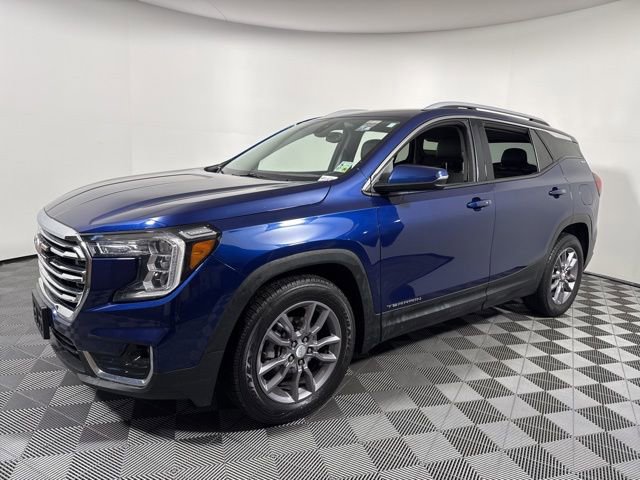 Used 2023 GMC Terrain SLT image 2