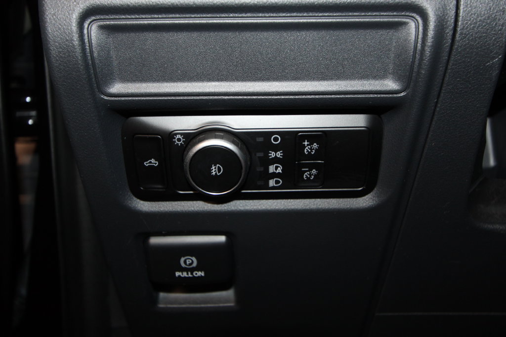 Used 2024 Ford F150 XLT w/ XLT Black Appearance Package RWD image 9