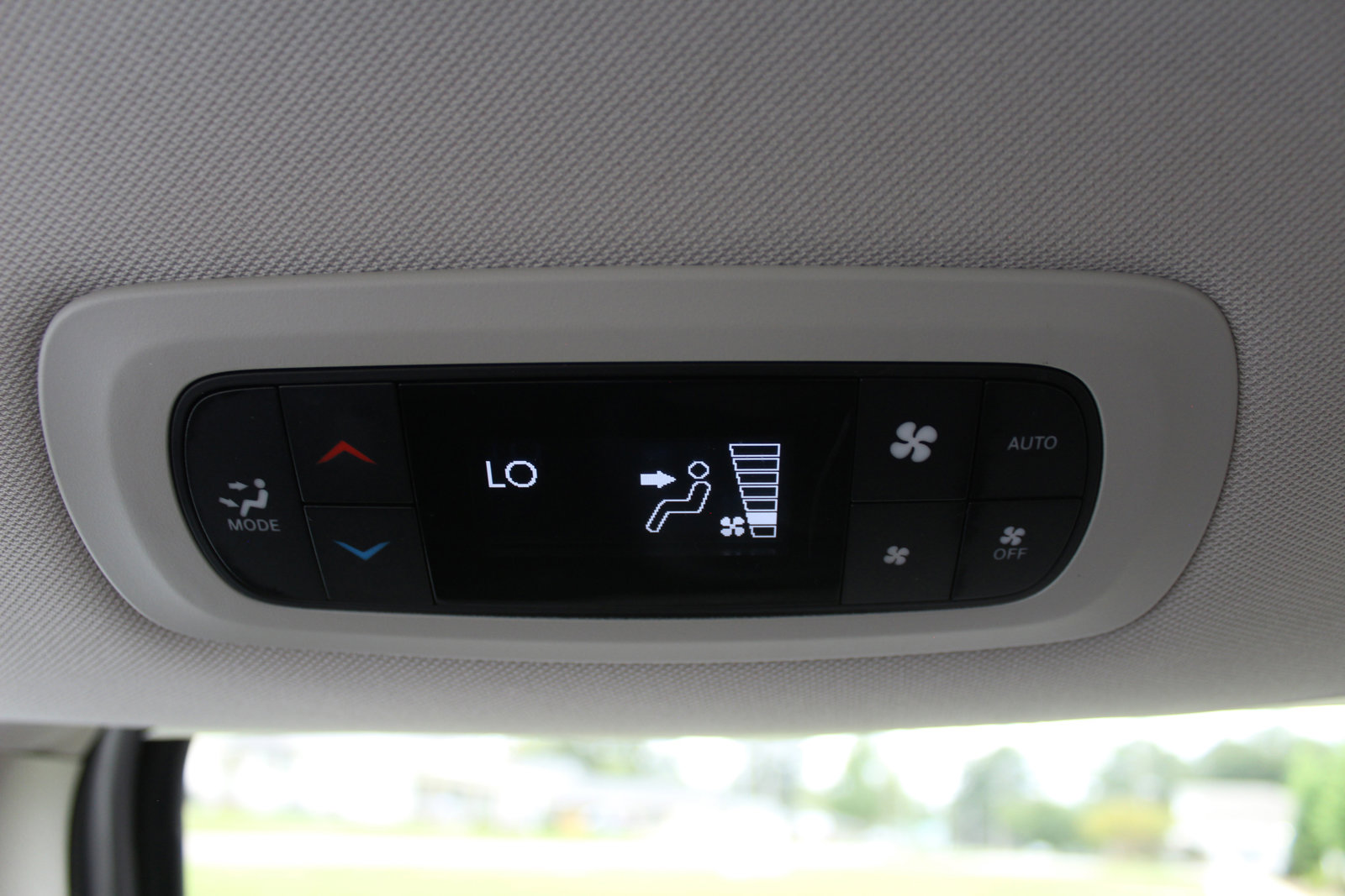 Used 2024 Chrysler Pacifica Select image 52