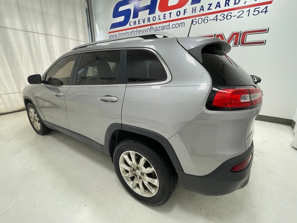 Used 2017 Jeep Cherokee Limited AWD/4WD image 8