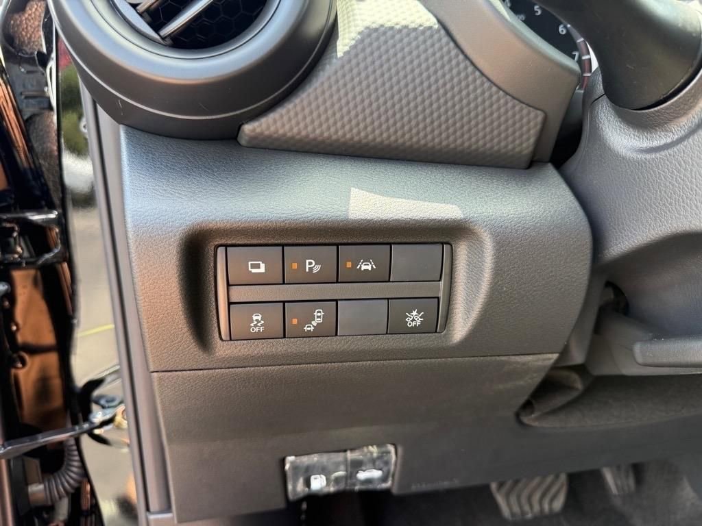 Certified 2025 Nissan Kicks Play S image 15