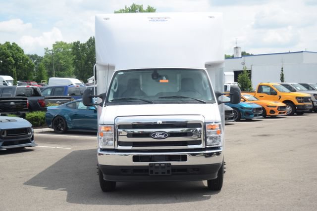 New 2027 Ford E-450 and Econoline 450 Super Duty w/ Power Equipment Group RWD image 15