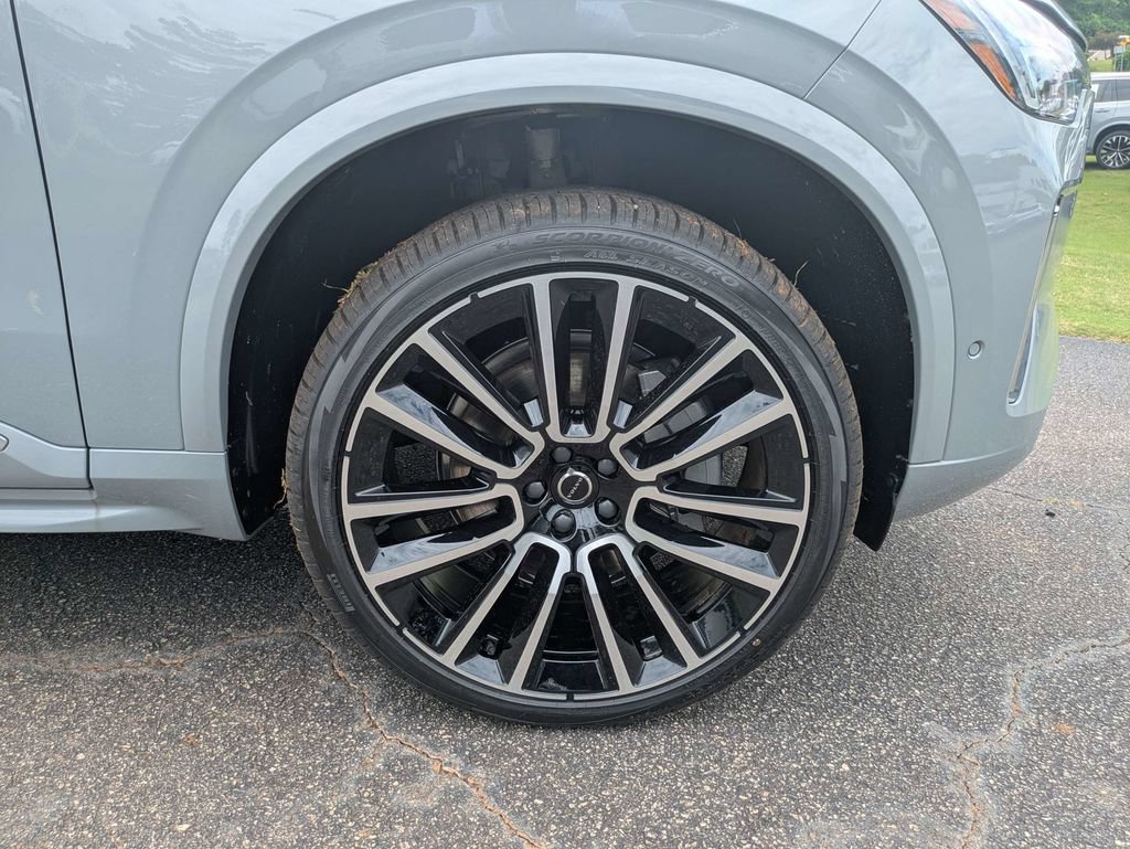 New 2026 Volvo XC90 B6 Plus w/ Protection Package Premier AWD/4WD image 11