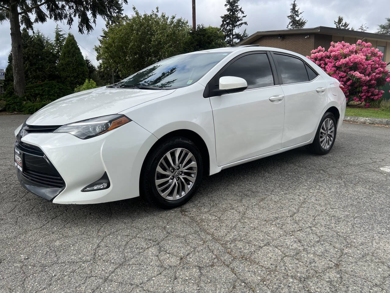 Used 2019 Toyota Corolla LE w/ LE Eco Premium Package FWD image 9