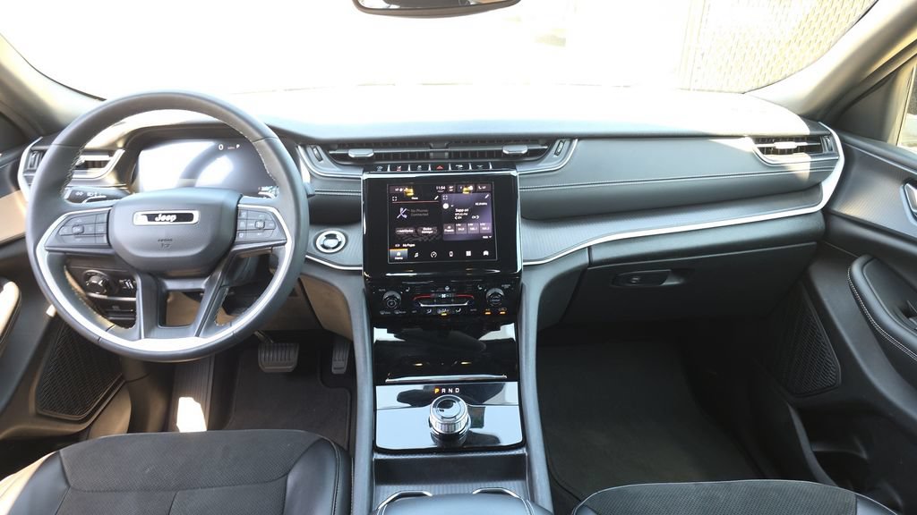 Used 2024 Jeep Grand Cherokee Altitude RWD image 24
