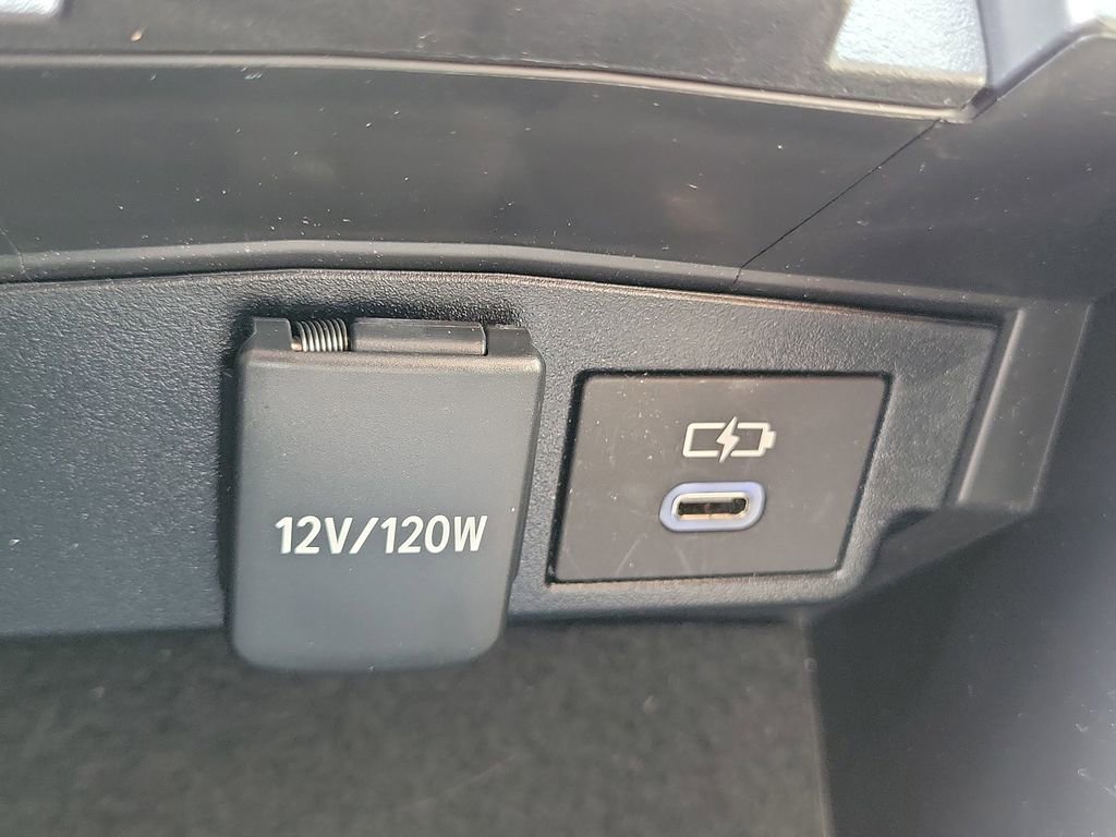 Used 2025 Toyota Corolla Cross L FWD image 31