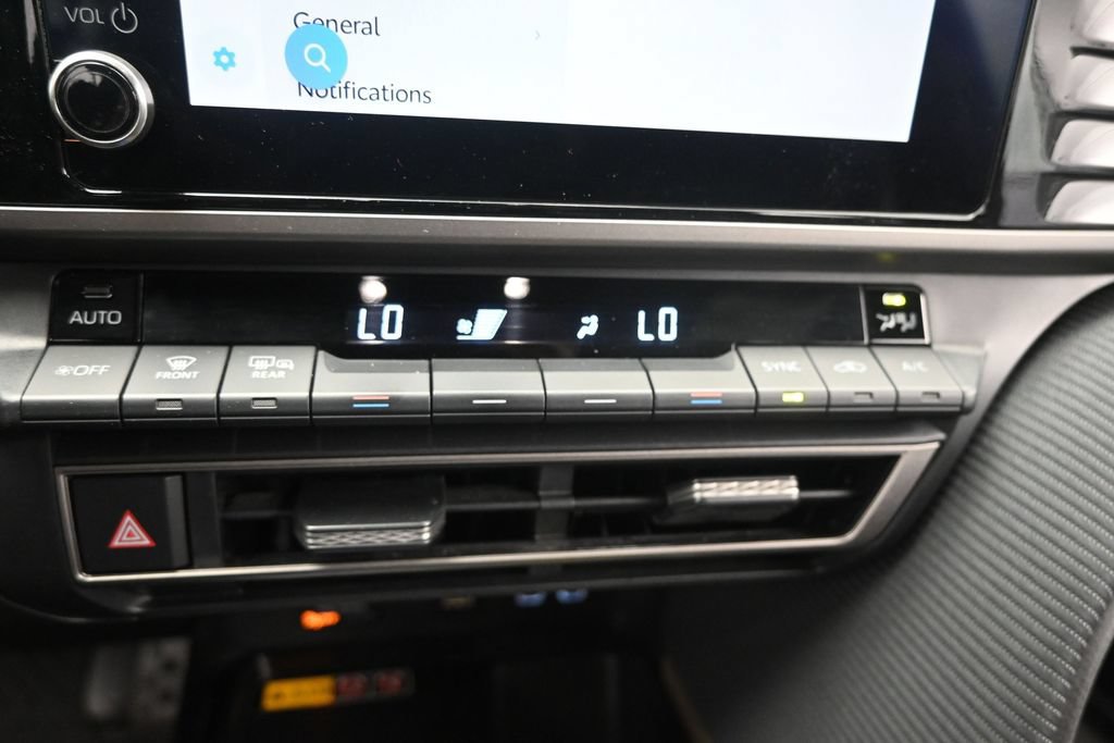 Used 2025 Toyota Camry SE FWD image 30