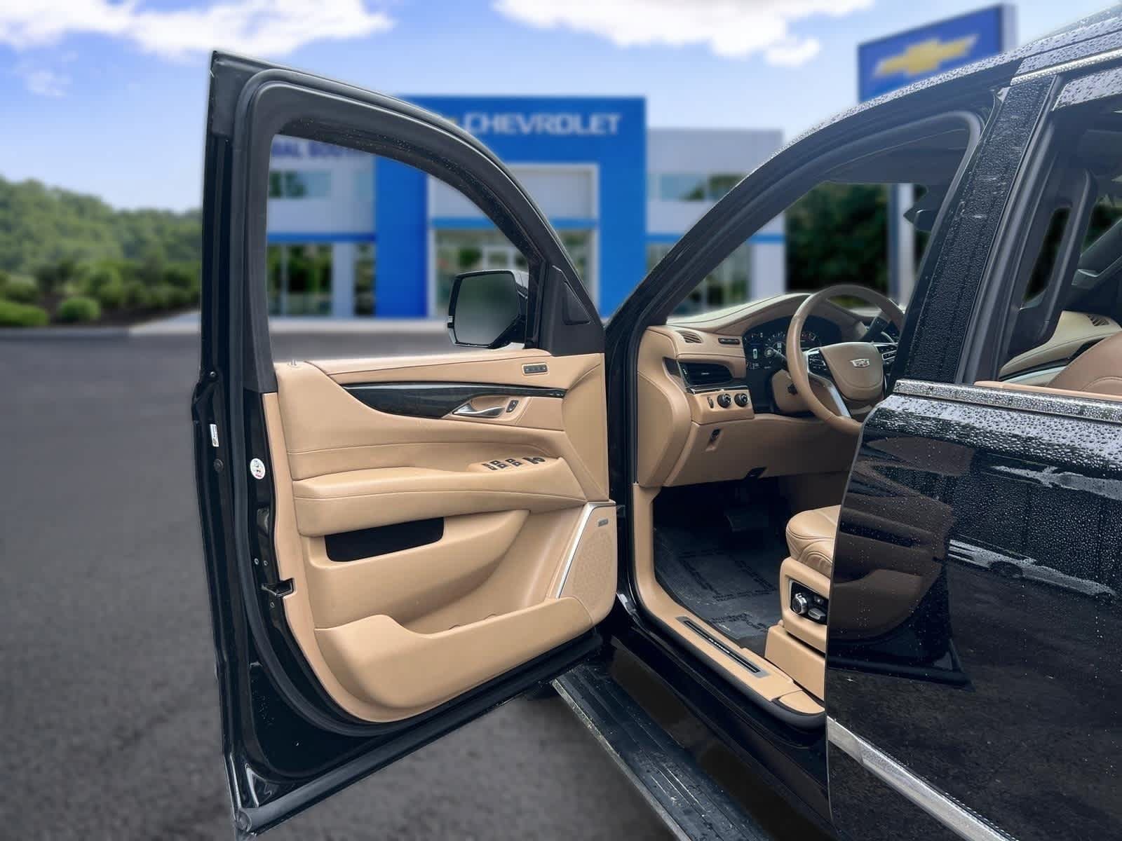 Used 2019 Cadillac Escalade Platinum AWD/4WD image 15