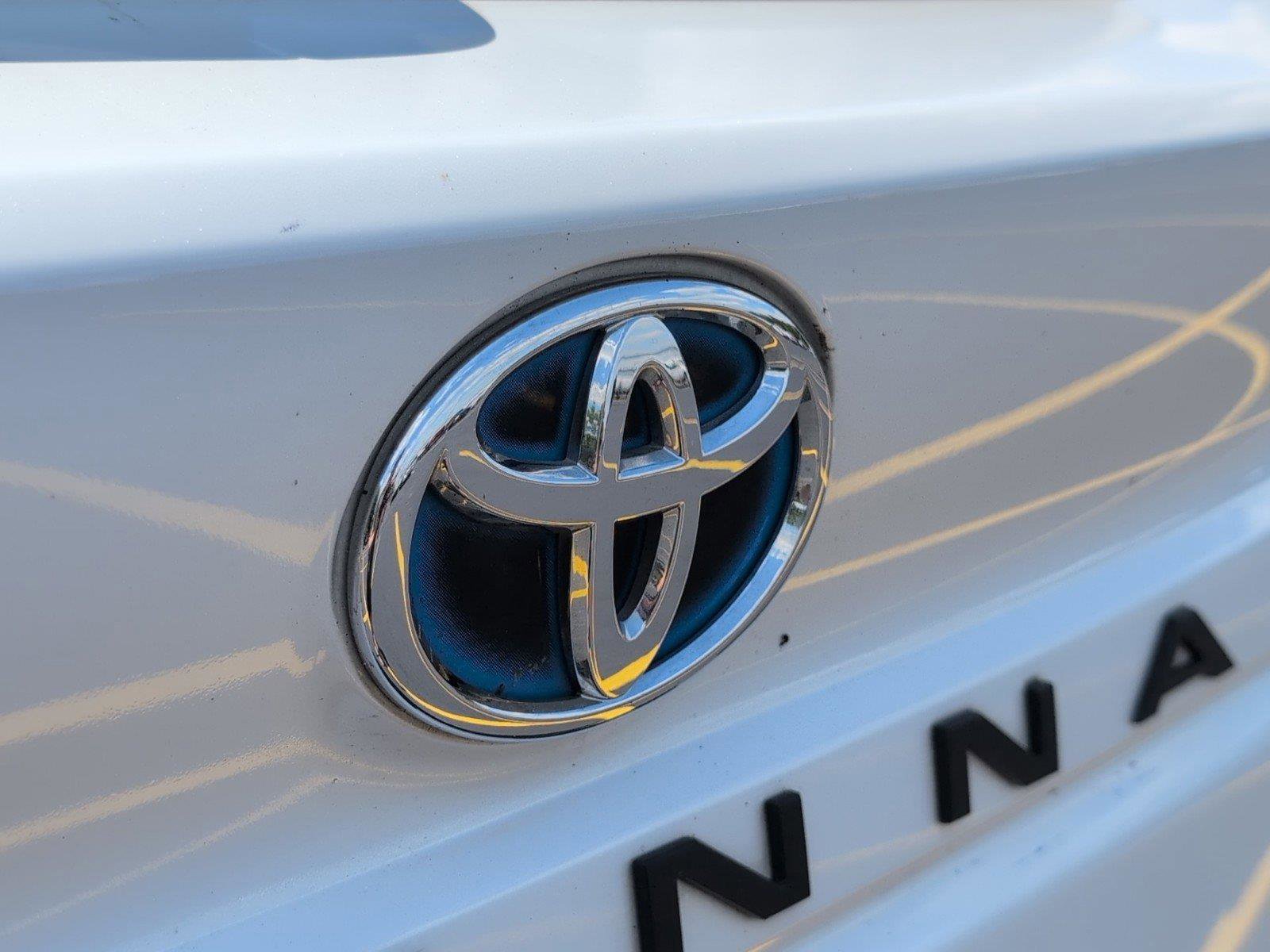 Used 2024 Toyota Sienna XLE FWD image 34