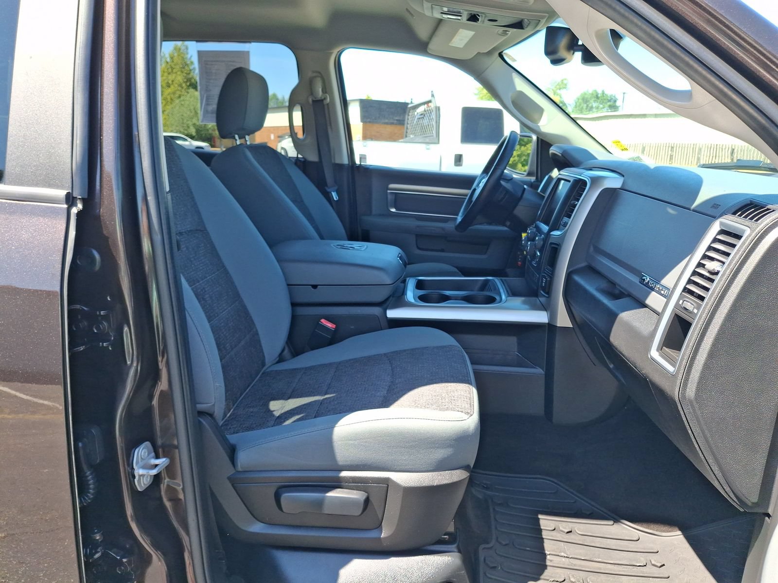 Certified 2017 RAM 1500 Big Horn AWD/4WD image 25