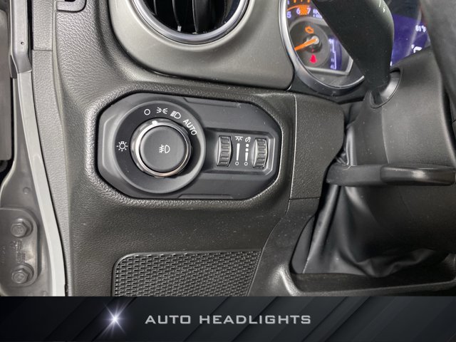 Used 2022 Jeep Wrangler Unlimited Sahara w/ Cold Weather Group AWD/4WD image 27