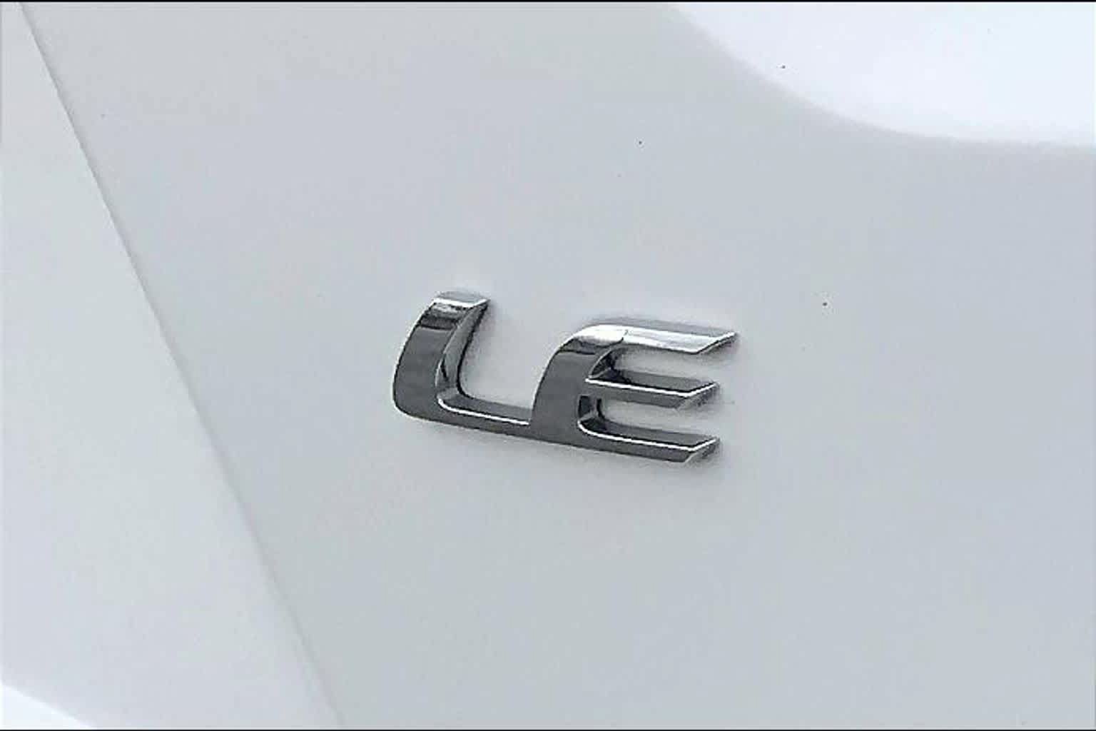 Used 2025 Toyota Corolla LE FWD image 30