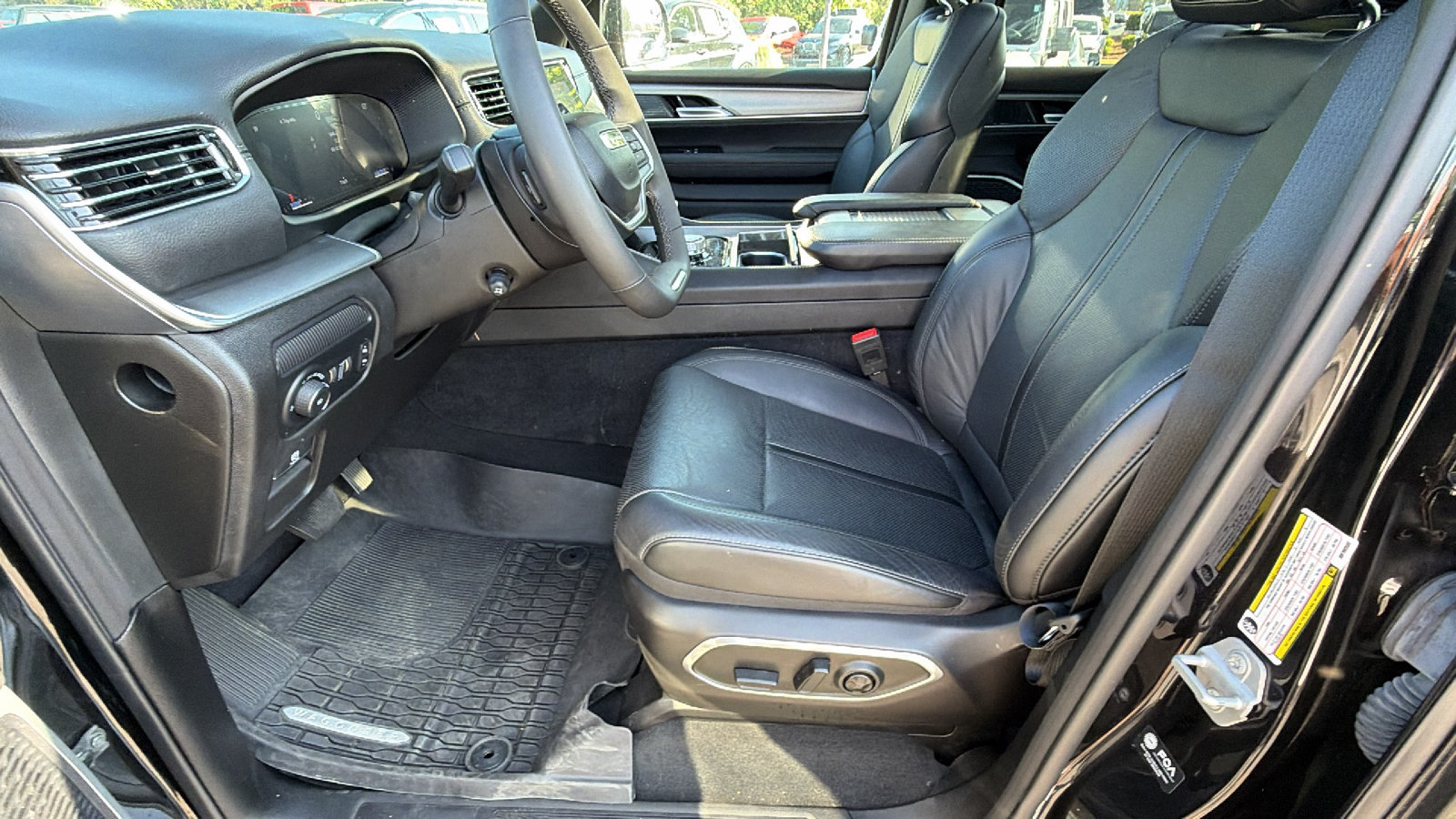 Certified 2024 Jeep Wagoneer L Series II AWD/4WD image 17