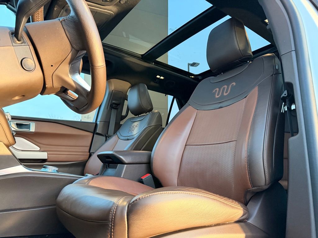 Used 2023 Ford Explorer King Ranch w/ Technology Package image 29
