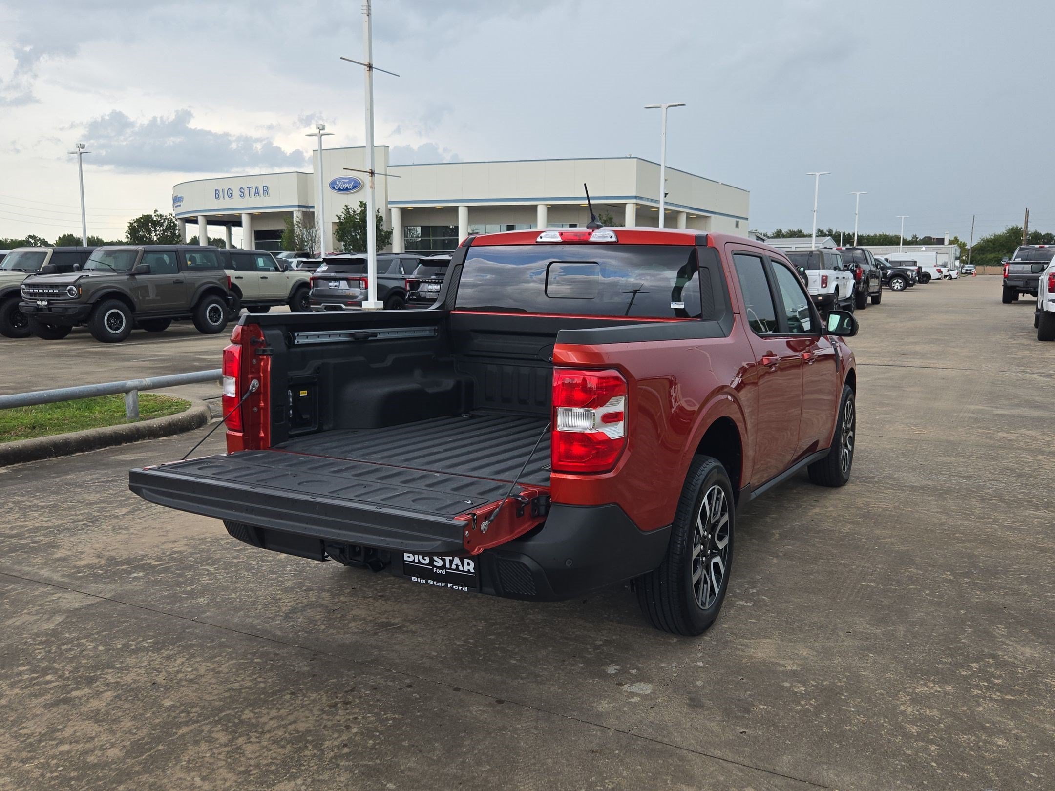 Used 2024 Ford Maverick Lariat FWD image 30