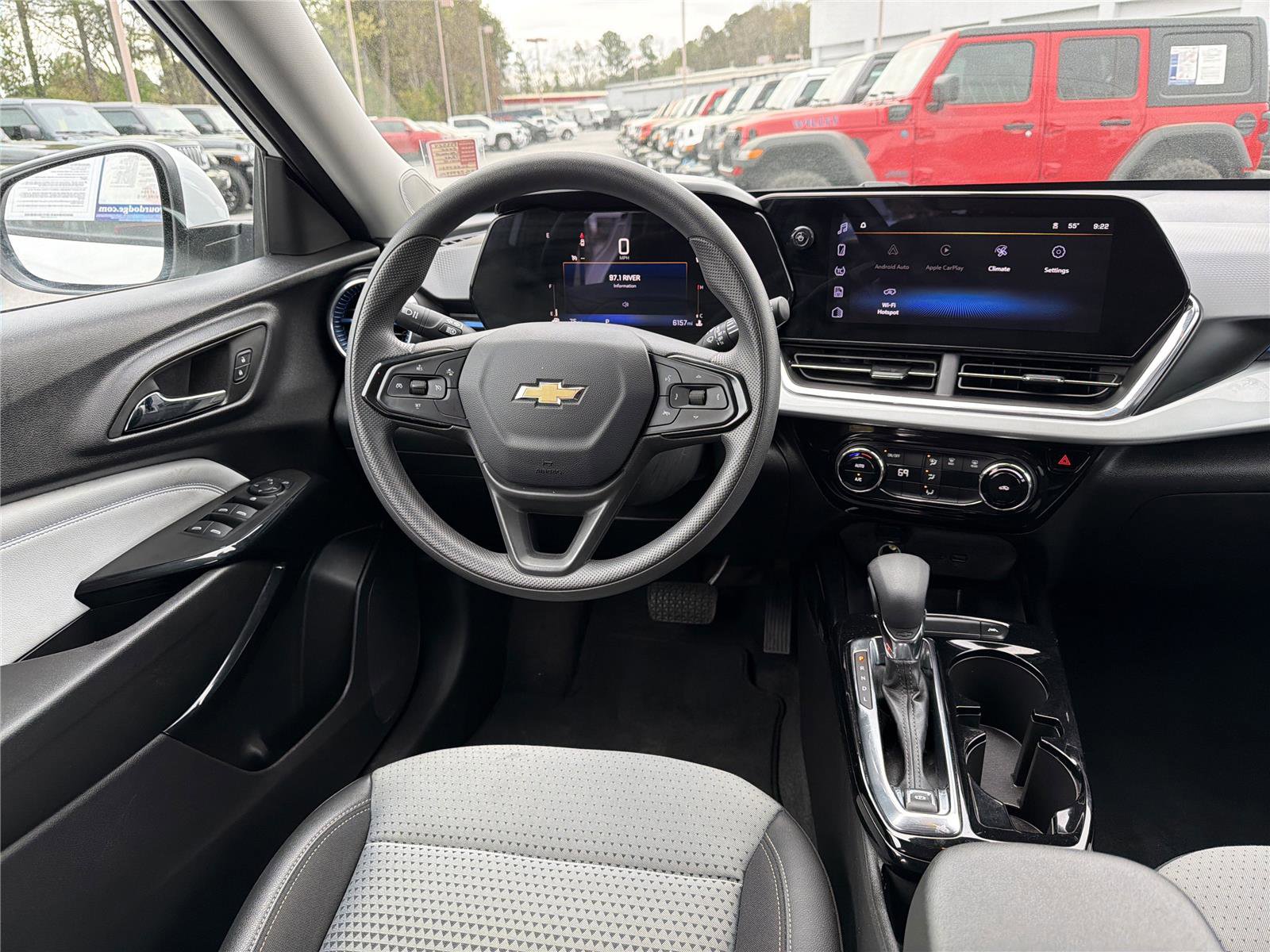Used 2025 Chevrolet Trax LT image 21