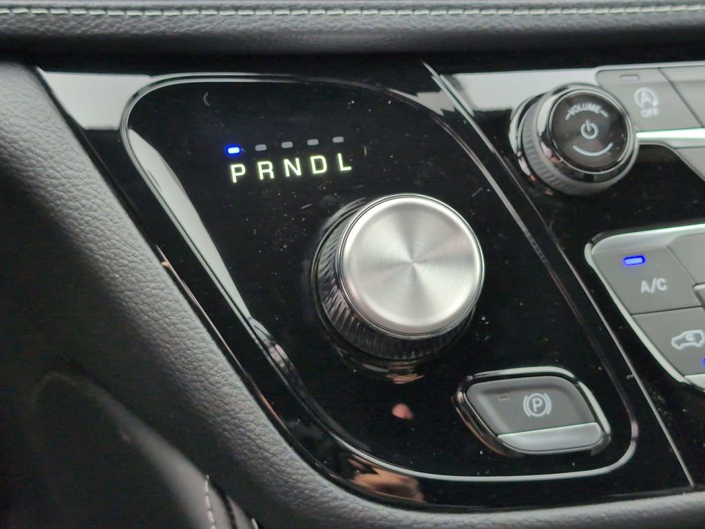 New 2026 Chrysler Pacifica Limited w/ Uconnect Theater Family Group image 16