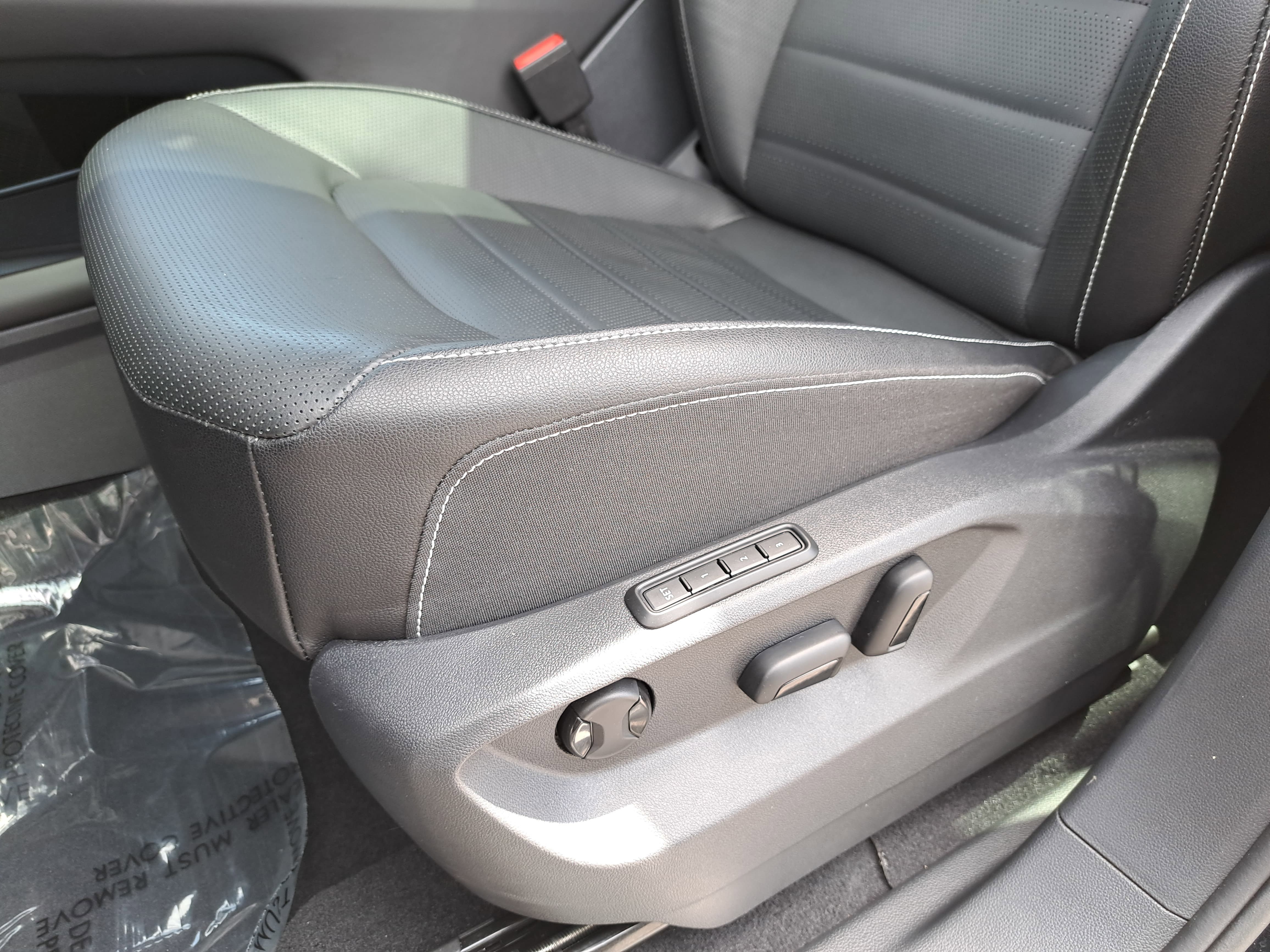 Certified 2025 Volkswagen Atlas SEL image 28